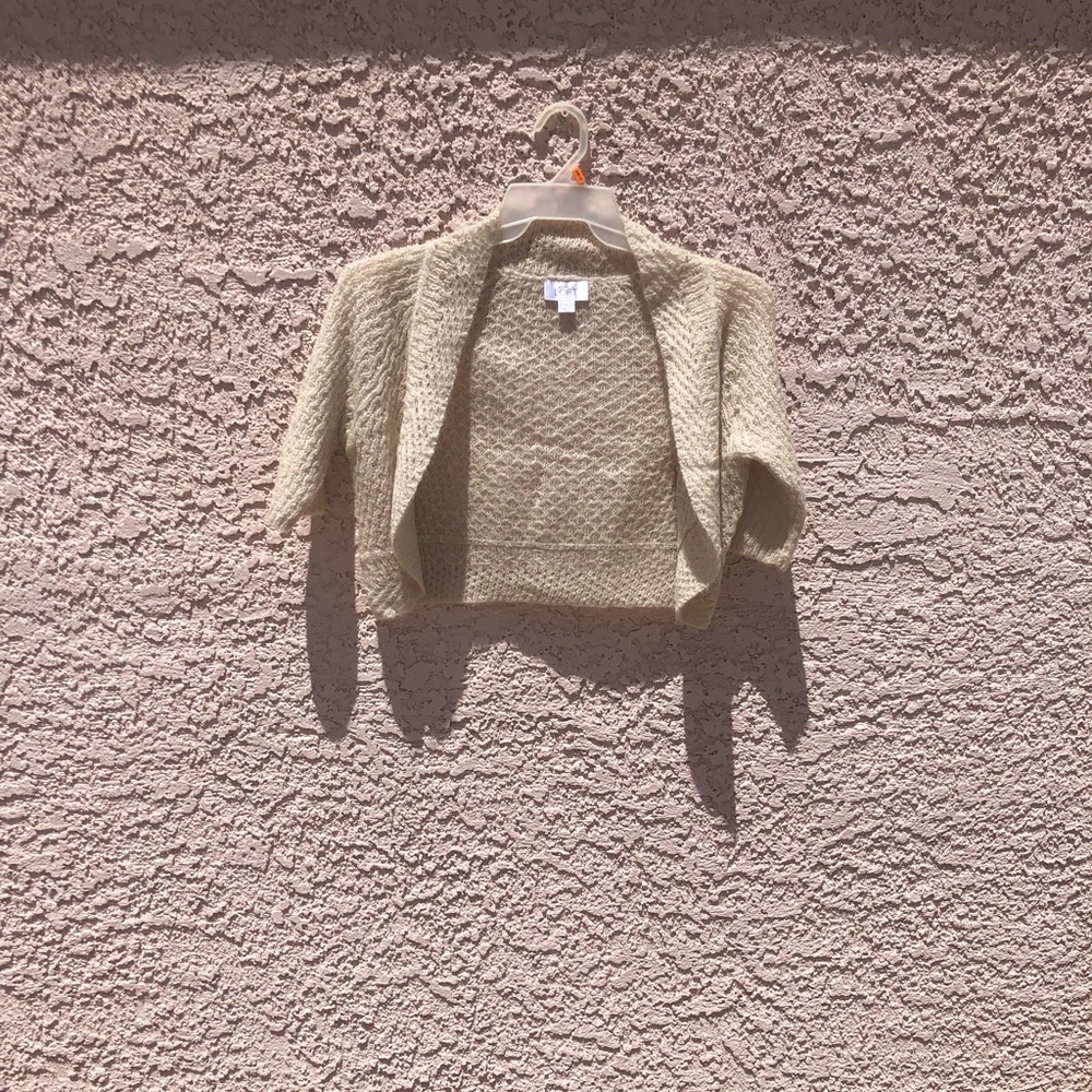 Ann Taylor Loft Women’s Shrug Sweater Size M. Cream Color with Hint of Pink. - Picture 7 of 8